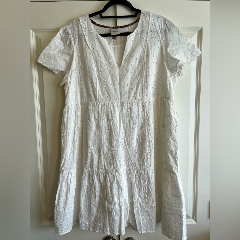 White eyelet style short sleeve dress